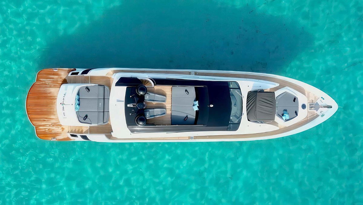 Аренда мега яхты Pershing 90 THYKE III на Сардинии,Италия